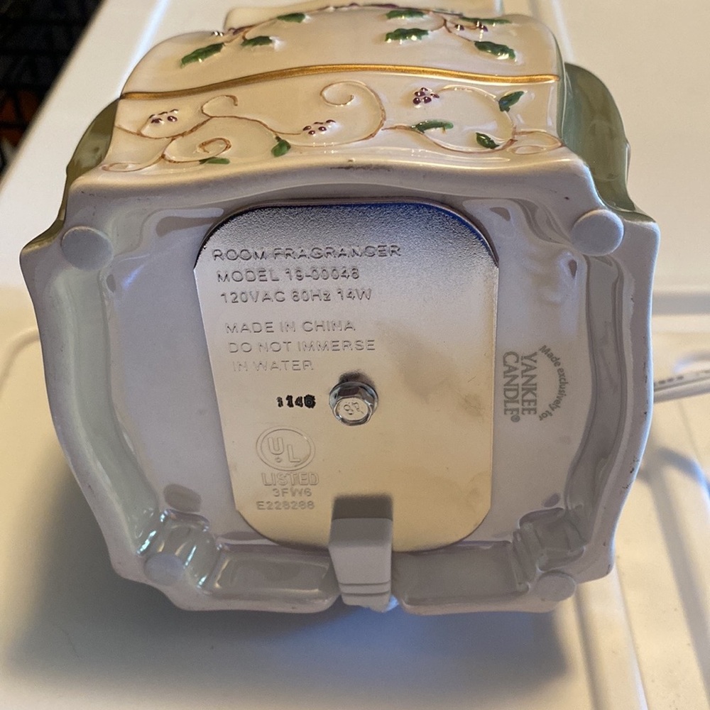 Yankee Candle Room Fragrance - Picture 7 of 7